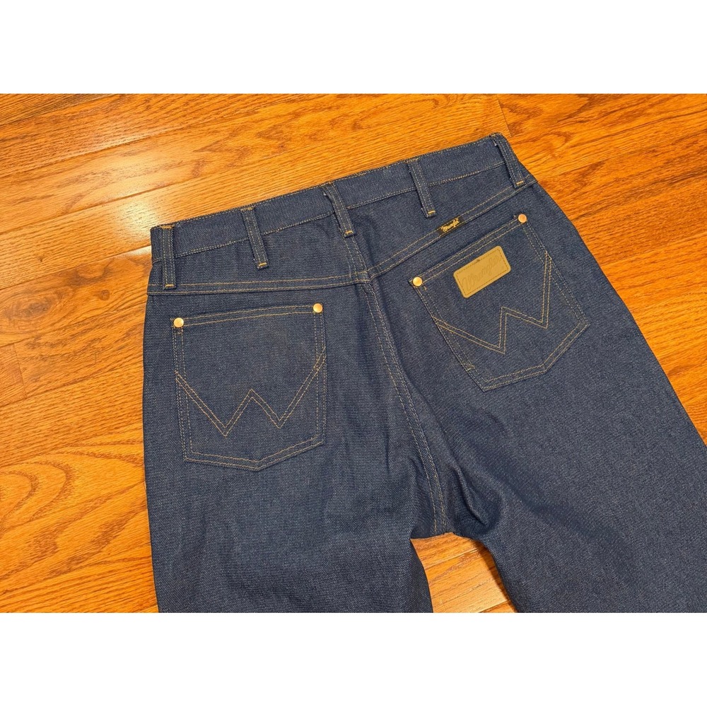NWOT Wrangler 13MWZ Cowboy Cut Jeans Actual Fits Mens 32x33 Blue Denim Indigo